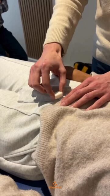 2eme partie des surrénales …Les glandes surrénales sont impliquées dans la réponse au stress.
Elles sécrètent notamment le cortisol et l’adrénaline, indispensables à l’adaptation… à court terme.On ne “stimule” pas les surrénales.
On travaille sur la régulation neuro-émotionnelle et la capacité du corps à s’adapter sans s’épuiser.