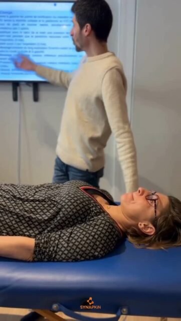 Le diaphragme et le sternum ne sont pas que des structures mécaniques.

Ils sont au cœur de la respiration, de la posture… et de la régulation du système nerveux.

Cette équilibration vise à redonner de la mobilité, de l’espace et surtout de l’information au corps.

Quand la respiration s’organise, le reste suit.

Démonstration issue de la pratique en formation.

#synapkin #kinésiologie #diaphragme