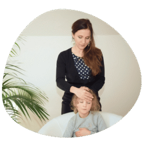 femme en séance de kinésiologie devenir kinésiologue reconversion