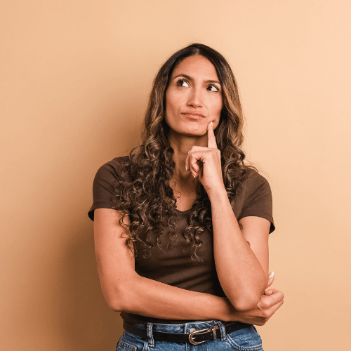 femme qui se questionne sur la meilleure école de kinésiologue