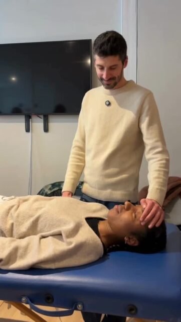 Parfois l’équilibration des surrénales peut nécessiter d’autres équilibrations comme constriction des os du crâne.

Cette équilibration met en lumière une restriction du mouvement crânien, signe que le système est en état de protection, qui génère une pression et la ralentissement de la circulation crânienne.

Sur le plan émotionnel, ce protocole est classiquement associé à une ambiance de mélancolie liée à une séparation :
	•	une perte ou une coupure d’une relation
	•	un lien qui s’est rompu sans avoir été pleinement accepté 

Pour en savoir plus rdv sur notre site synapkin.com