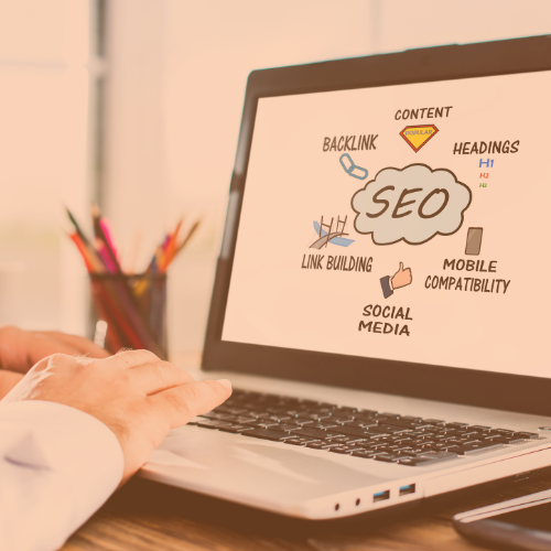 stratégie marketing SEO sur un ordinateur