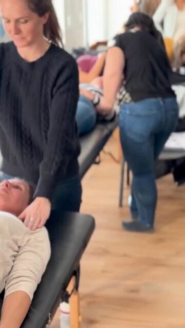 Se reconvertir en kinésiologie nécessite de poser des bonnes bases !Choisir une formation qualitative vaut mieux qu’une certification rapide et creuse.La kinésiologie est un métier à part entière.
Avant de vous lancer, il est essentiel de comprendre :
•	les exigences réelles du métier,
•	la posture professionnelle attendue,
•	et les critères d’une formation sérieuse et structurée.Prochaines rentrées :
Chambéry : 12-15 février
Lyon : 5-8 mars
Thonon : 11-14 avrilChez Synapkin, nous formons des kinésiologues compétents, capables d’exercer durablement en cabinet.Pour plus d’information c’est ici ⬇️
https://synapkin.com/presentation-synapkin/